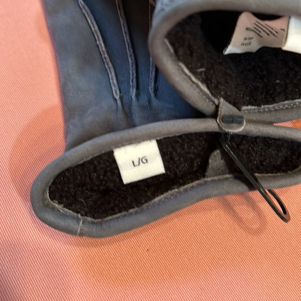 New UGG Leather/Faux Fur Lining Gloves. Gray. Size L.